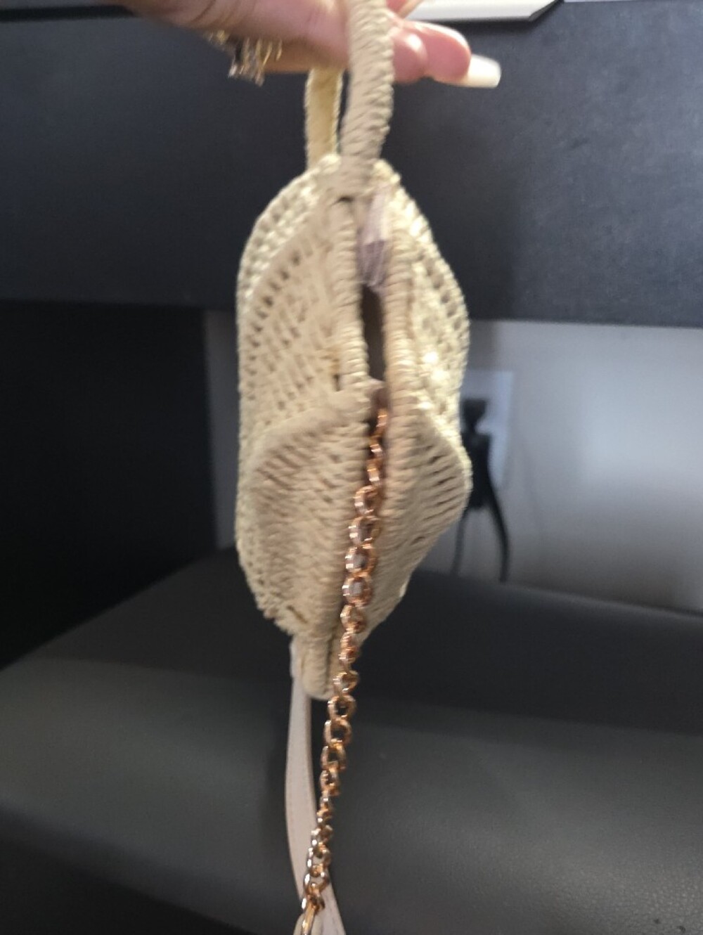 LC Lauren Conrad Beige Woven Shell Crossbody with Chain Strap - Picture 5 of 9